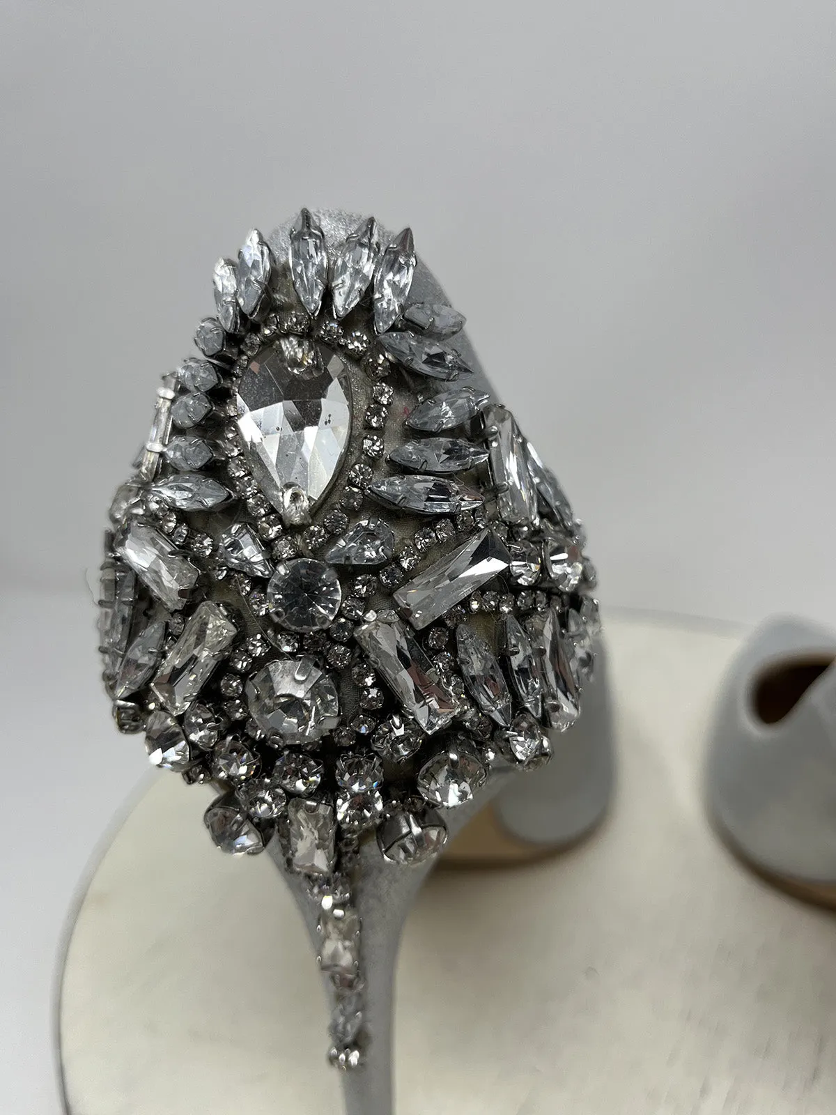 Badgley Mischka Size 10 Silver Rhinestone Heels