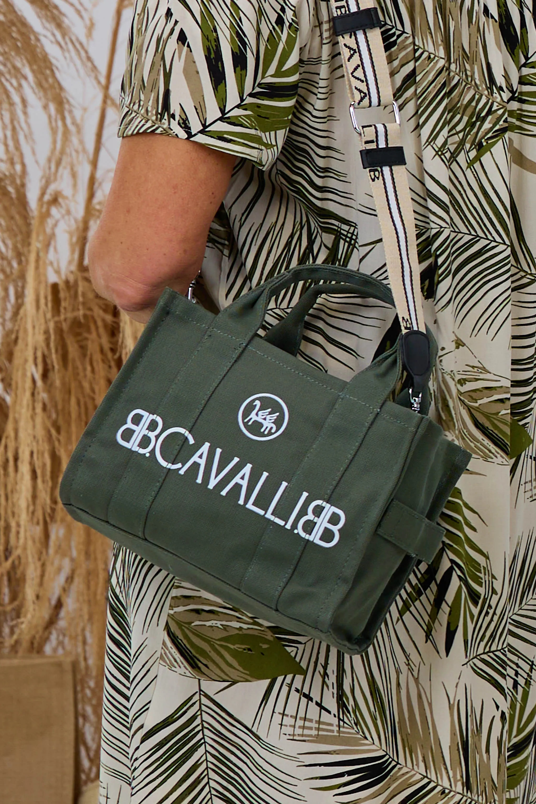 kleine Canvas Tasche mit Schriftzug, khaki