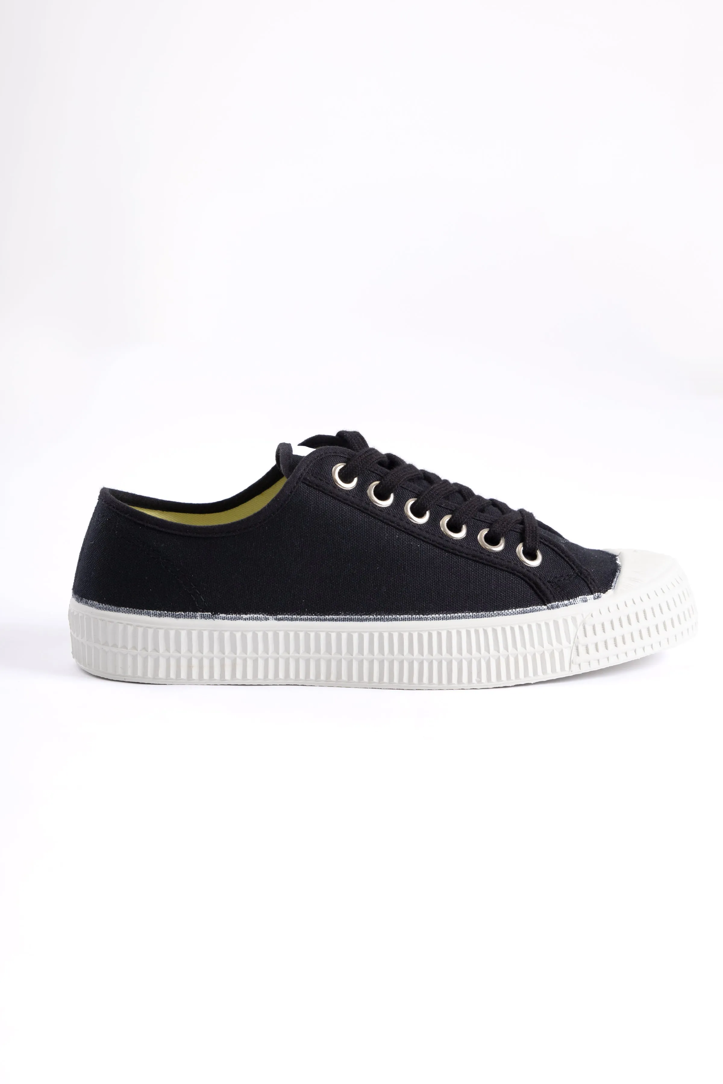 Classic Novesta Star Master Sneakers in Black - Unisex Casual Footwear